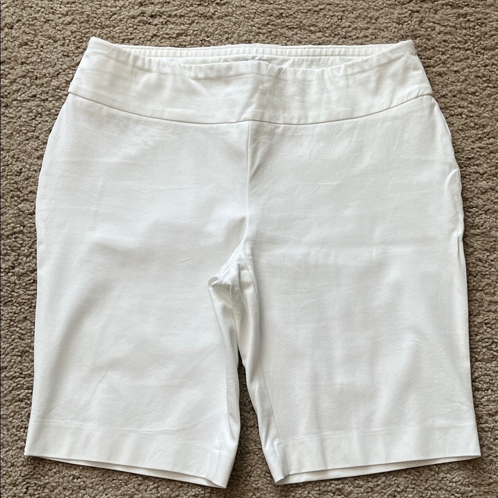 Crown & Ivy Women's Classic White Stretch Bermudas